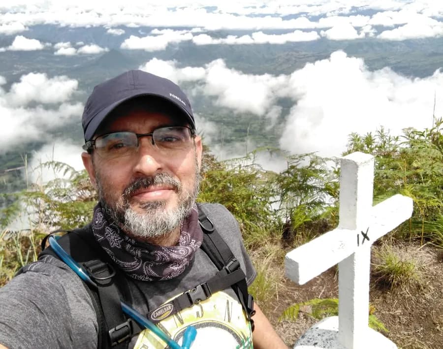 Gastón Gutiérrez, Maoke Travel guide