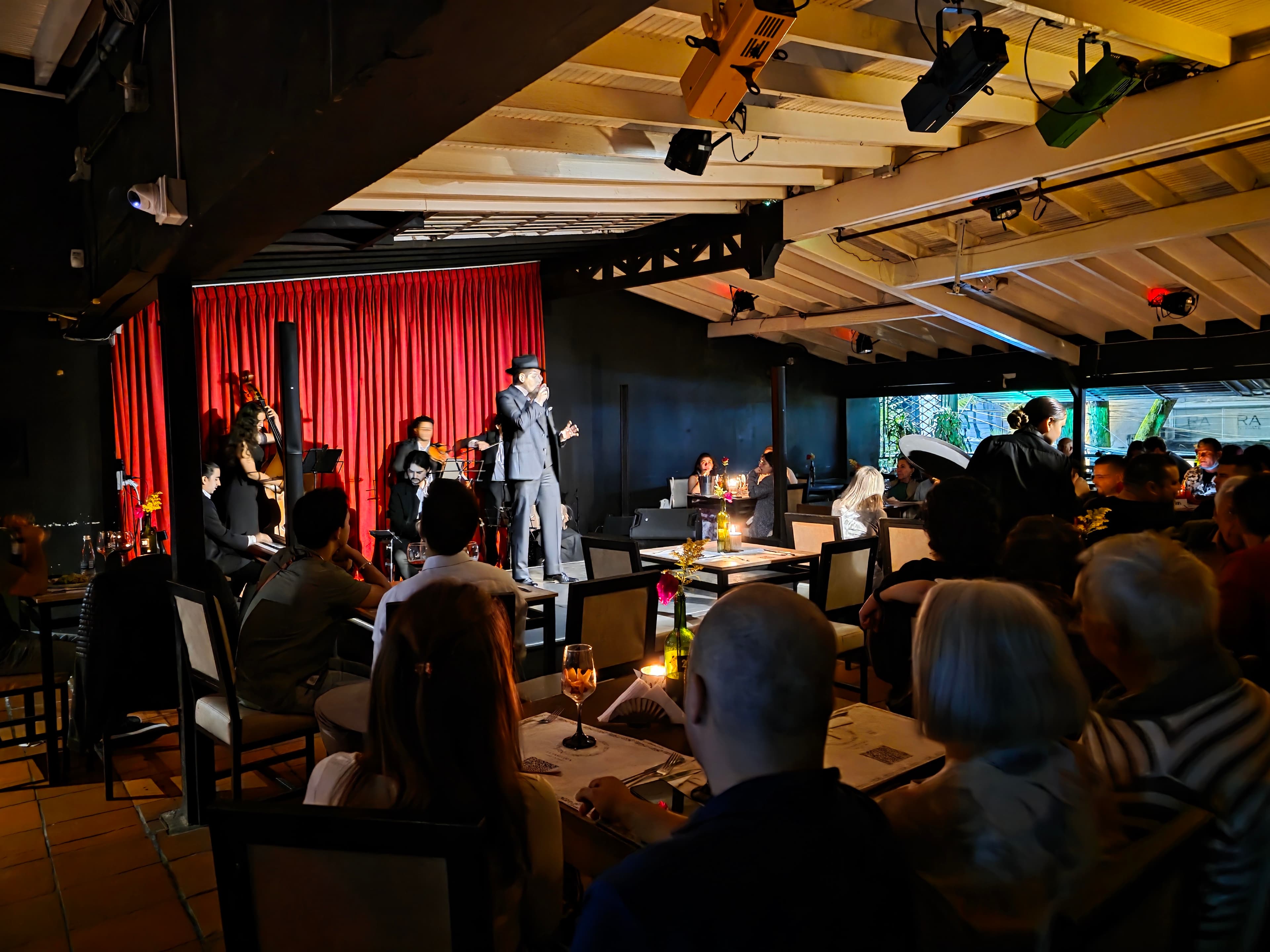 Cena: Show de tango