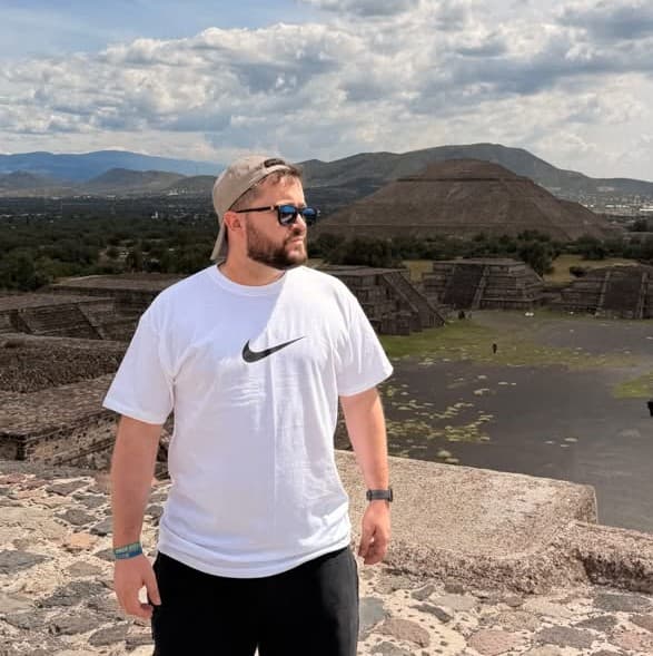 Jorge Cardona, host of Maoke Travel