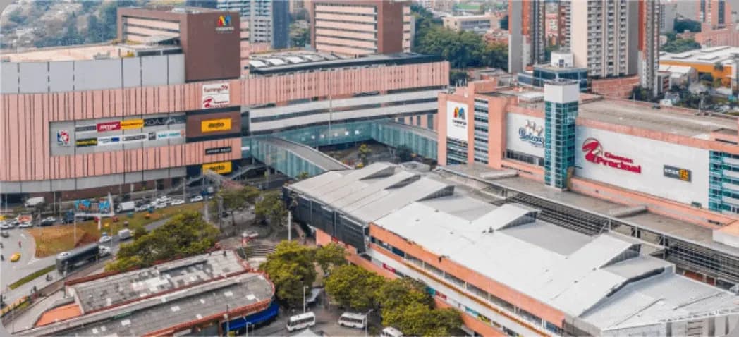 Shopping tour: the threads that weave the Medellín of the 20th century